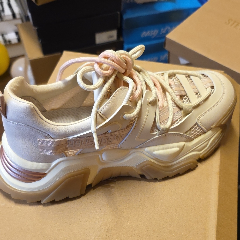 STEVE MADDEN Stylish Beige Sneakers for Women